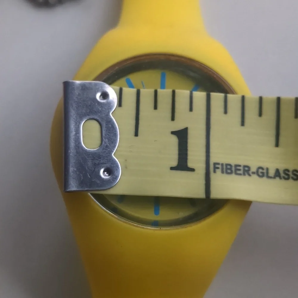 Classic European Yellow Silicone Watch with Blue Hands